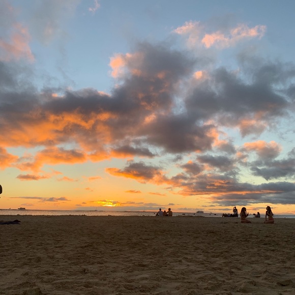 FOLLOW GAME - Like, Follow, Share & Shop!!! ♥️ - Picture 5 of 8